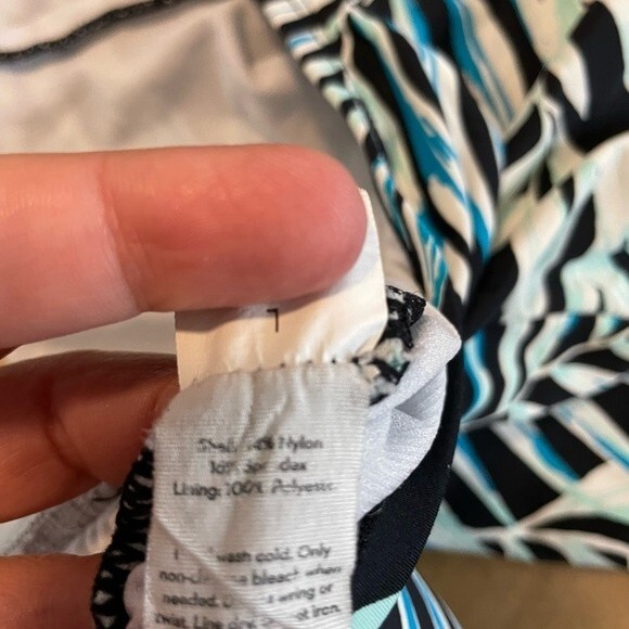 Apt. 9 Women's One Piece Leaf Print Swim Suit Size L - Picture 4 of 6